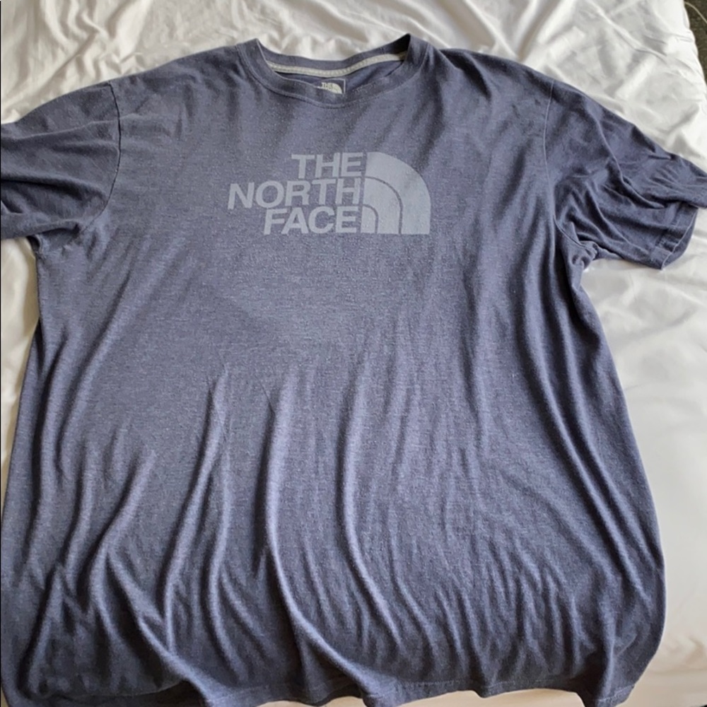 Men’s Northface t shirt